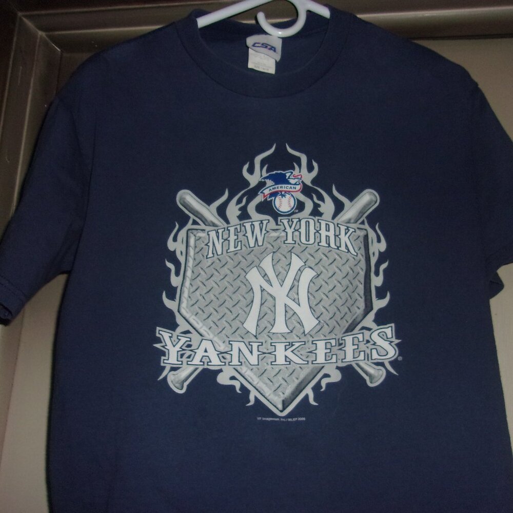 NEW YORK YANKEES ATTRACTIVE SHIRT